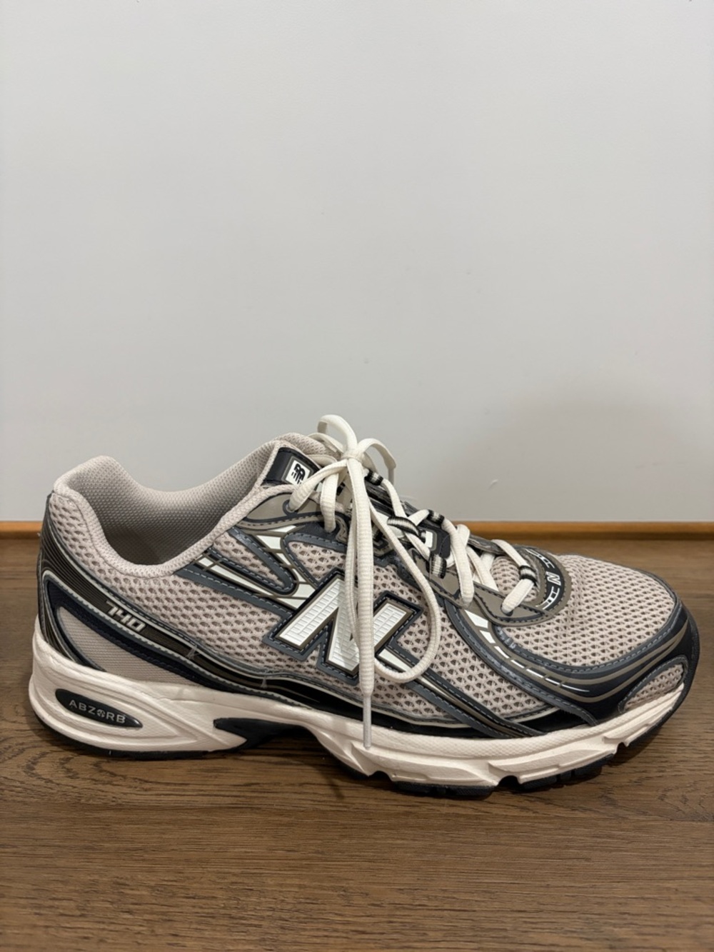 New Balance 740 Men's Cream and Gray Athletic Running Shoes - Picture 2 of 7
